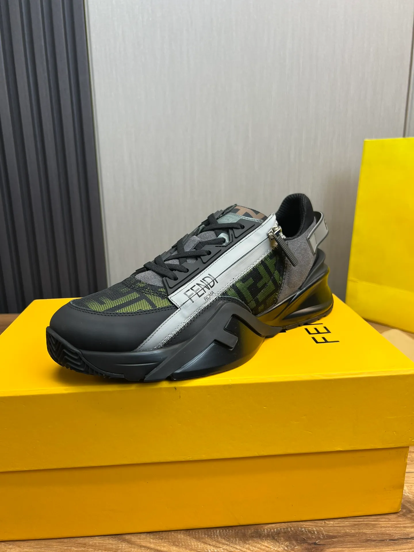 Men's men's shoes💰520💰 Fendi [Fendi] hot style is on the market🔥Fashionable casual men's shoes🔱Made of original brand fly knit fabric. Original cowhide + breathable mesh lining + sheepskin feet. Perfect shape and top quality, you deserve it🔜Original rubber outsole, ultra-light, non-slip and wear-resistant👣 Standard size 38-44